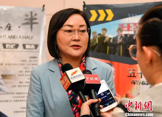 新疆和田地委委員、宣傳部長顧瑩蘇説:“拍攝這部影片也是廣大和田人民的期盼,我們想把‘王蔚精神’通過影像形式傳揚。” 劉新 攝