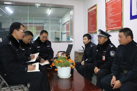 监区领导经常为重庆援疆民警 “开小灶” 监区领导经常为重庆援疆民警 “开小灶”