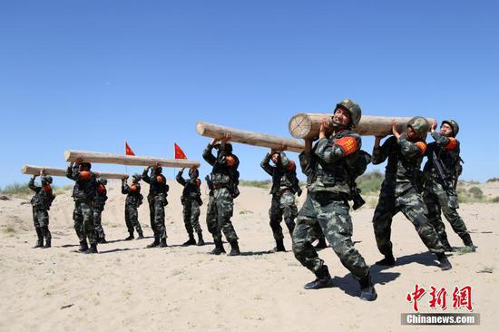 地表温度40℃ 新疆武警开展魔鬼周极限训练