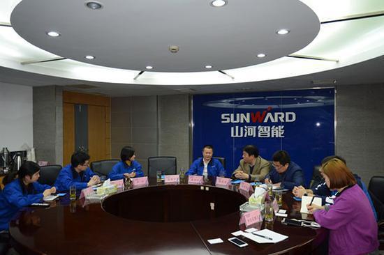 image003.jpg 工作组与山河智能装备集团座谈
