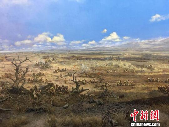 长47米、高12米的屯垦戍边巨幅半景画再现了兵团人艰苦创业、屯垦戍边的辉煌历程。 刘湃 摄 长47米、高12米的屯垦戍边巨幅半景画再现了兵团人艰苦创业、屯垦戍边的辉煌历程。 刘湃 摄
