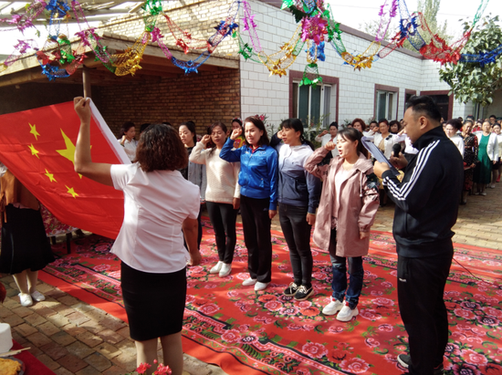 迎国庆 轮台县一乡村举办农家美食节