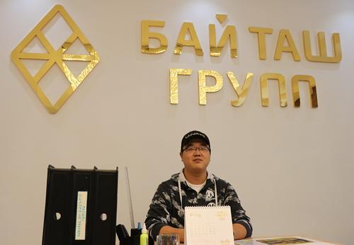 图为吉国华人帖军。越来越多的年轻一代选择走出国门,在更广阔的世界舞台上追寻梦想。(吉尔吉斯斯坦《丝路新观察》)
