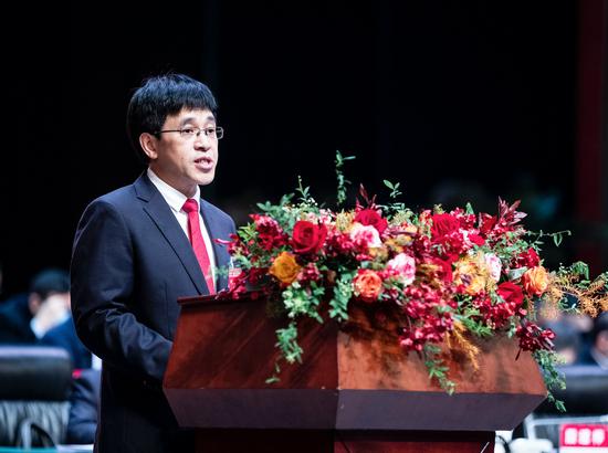 茅台集团党委副书记、总经理李静仁作《茅台集团2021年度工作报告》