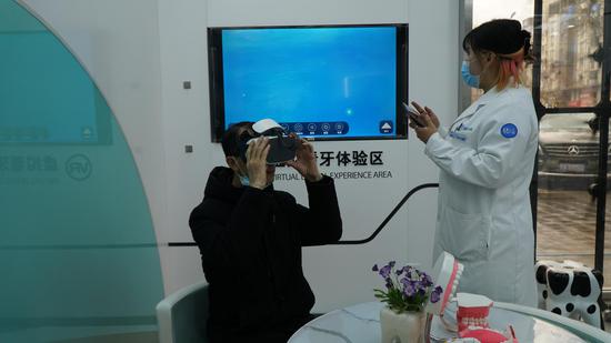 体验VR虚拟看牙体验区。