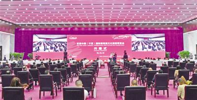 <p>　　9月26日，首届中国（宁夏）国际葡萄酒文化旅游博览会开幕式在宁夏国际会堂举行。图为开幕式现场。　　　　　　　　　　　　　　　　　　　　　　　　　　　　　　　　　　　　　　　　　　　　　　　　　　　　　　　　　　　　　　　　　　　　　　　　　　　　　　　　　　　　　　　　　　　　　　　　　　　本报记者　左鸣远　摄</p>
