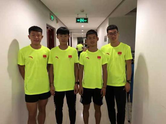 石嘴山光明中学跨界跨项选材运动员张浩、乔国立、王龙龙、王龙（从左至右）。