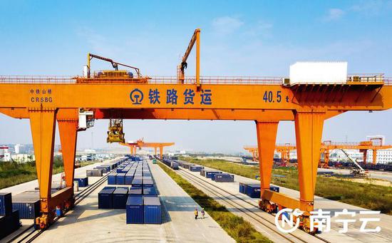 南宁国际铁路港已成为西部陆海新通道的重要国际枢纽、多式联运中心及产业和贸易集聚区。