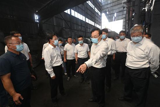 8月22日，梁言顺、张雨浦等来到平罗县崇岗煤炭集中区星昌煤炭公司，向企业负责人询问相关情况。