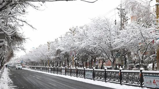 布尔津现雪凇景观
