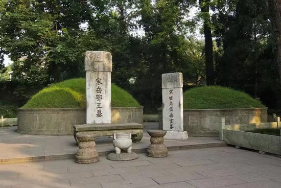 杭州岳庙内的岳飞墓