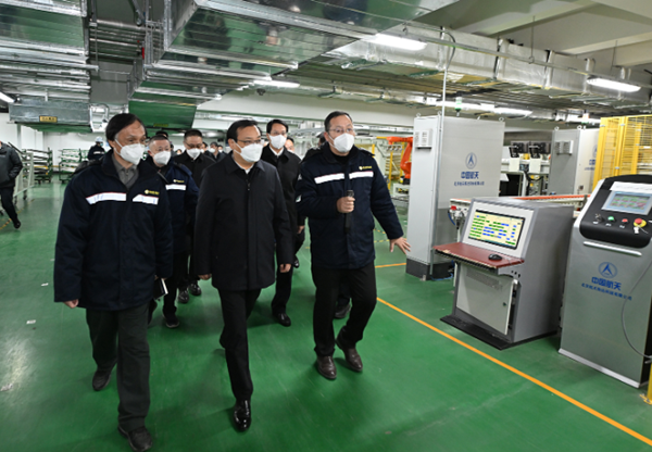 　　1月29日，梁言顺来到晓星宁夏公司年产36万吨氨纶项目生产车间，察看企业生产工艺流程，听取后续配套项目推进情况介绍。