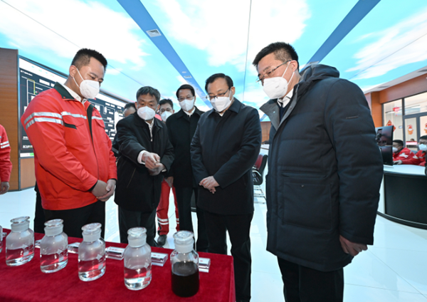 　　1月29日，梁言顺来到宁夏宝廷新能源公司，调研高清洁环保芳烃类产品生产和氢能综合开发利用情况。
