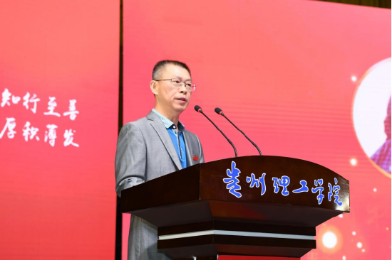 继续教育学院党总支书记刘路宁发表讲话