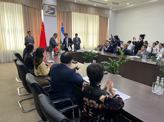 乌兹别克斯坦商品原料交易所与乌兹别克斯坦中国企业商会合作备忘录签约仪式在乌举行