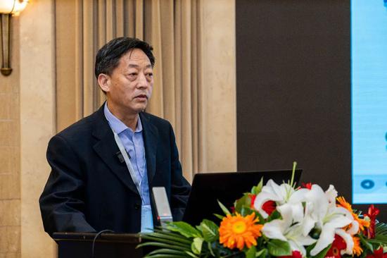 李国翚教授作学术报告