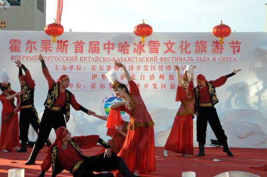 霍尔果斯首届中哈冰雪文化旅游节。 国家对外文化贸易基地（伊犁）提供
