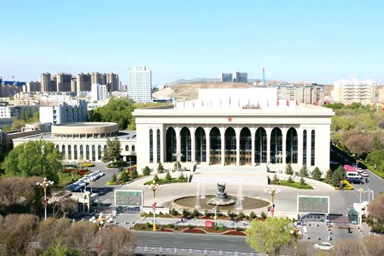 航拍新疆人民会堂。新疆人民会堂管理中心提供