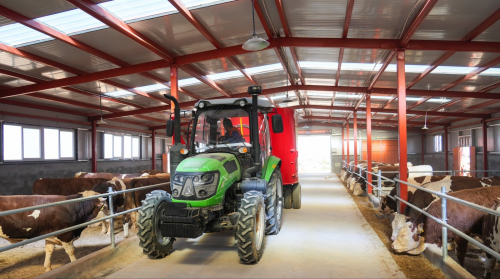 （飞悦牛棚可支持当地畜牧业从家庭养殖向现代化、标准化养殖转型。