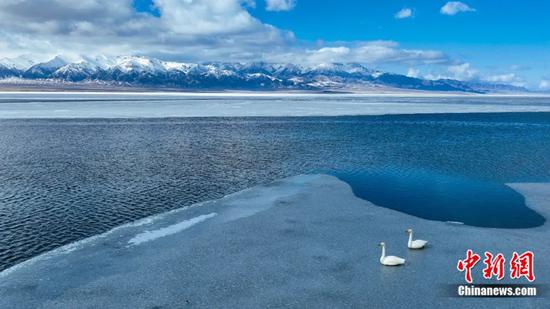 新疆赛里木湖。钟大玮 摄