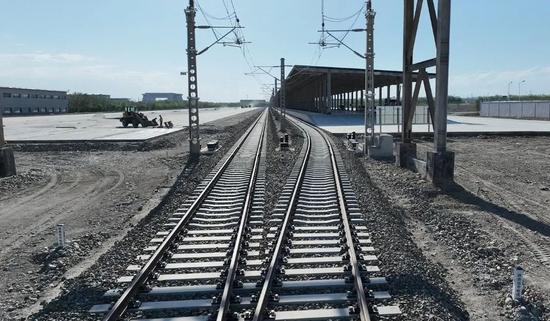 霍尔果斯综合保税区铁路专用线正式开通