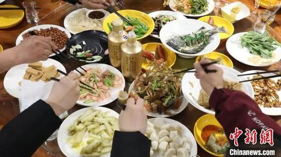 刚过立冬，杭州不少饭店的年夜饭就已“一桌难求”…