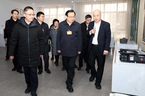 　　2月19日，梁言顺在九天智能科技（宁夏）公司，了解半导体智造及数据中心项目建设情况。