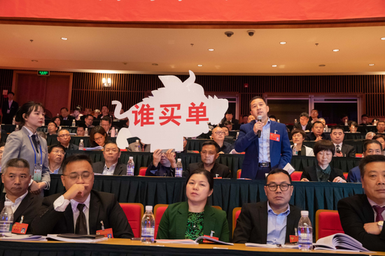 2019年，丽水市政协全会上，沈绍春作大会即席发言。