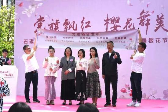 当天的重头戏要数江上社区发布的“五最五美工作法”和5个社区党建项目。