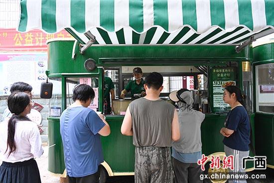 桂林秀峰区“小食堂”开到居民家门口