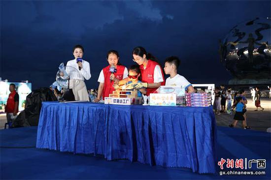 图为“电博士”科学实验课堂。阳文志摄
