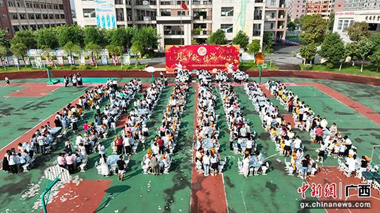 图为活动现场。覃锋 摄