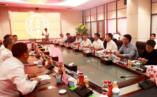 2024年6月6日，同仁堂集团和宁夏枸杞企业代表就进一步合作探讨新思路，谋求新发展。