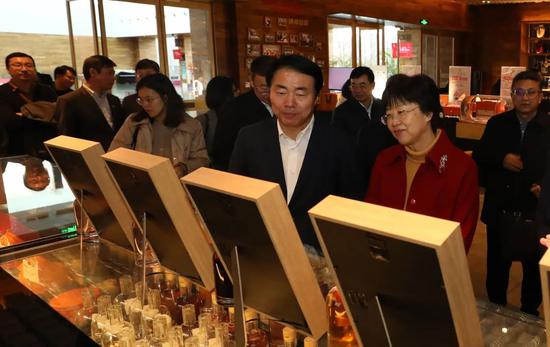 2024年12月16日，自治区政协主席陈雍，自治区副主席刘军带队赴北京同仁堂集团考察洽谈，推动进一步深化合作。