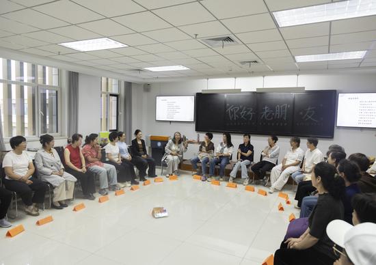 /2026/0908/548184e1-b194-47e3-91ca-0956c2554510.jpg 9月7日,宁夏老年大学迎来“开学第一天”,学员们参与老年心理沙龙。中新社记者 杨迪 摄