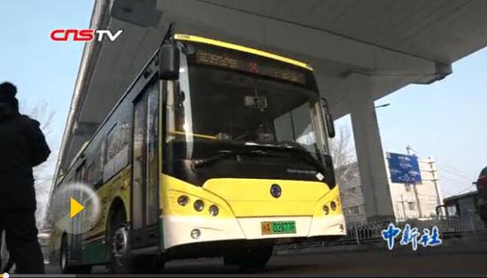 乌鲁木齐首批20辆悬挂新能源专用号牌公交车上线运营
