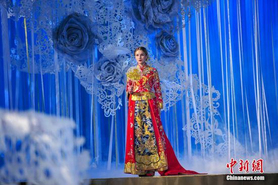 沈阳举行春季婚礼秀 观众体验浪漫爱情之旅