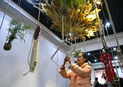 乌鲁木齐7坊街创意产业集聚区展示艺术成果