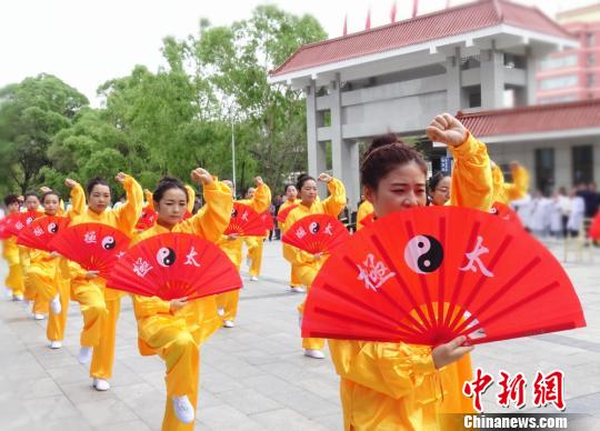 国家卫健委:中国注册护士总数超过380万人