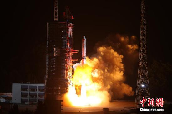 嫦娥四号中继星成功发射 将搭建地月“鹊桥”