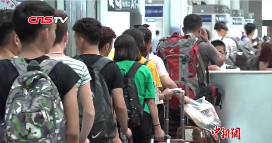 新疆铁路开启“暑运”模式 将迎两次高峰