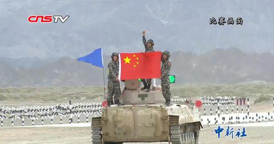 “苏沃洛夫突击”步战车组单车赛中国队包揽前三