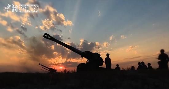 燃爆!新疆军区某炮兵团炮兵群跨昼夜实弹战术演习