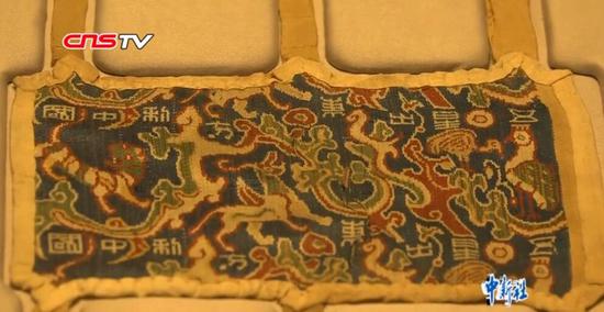 国宝“五星出东方利中国”织锦亮相新疆 游客赞非常神奇