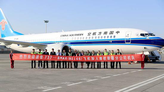 10月7日，南航新疆分公司引进第9架波音737MAX8型飞机，飞机编号B-1166。 张思维摄