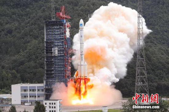 中国“一箭双星”成功发射两颗北斗全球导航卫星