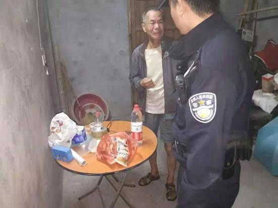 独居老人因没钱购买食物两天未进食 民警及时