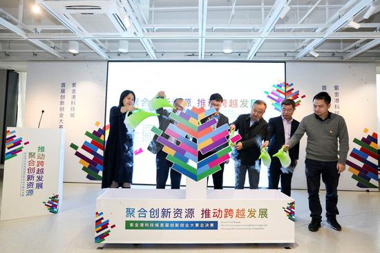 图为紫金港科技城首届科技成果创新创业大赛现场。 主办方供图 图为紫金港科技城首届科技成果创新创业大赛现场。 主办方供图