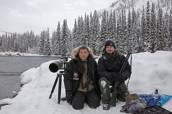 中国摄影师周顺华探险北极:探寻冰熊踪迹