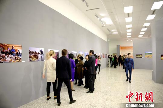 “辉煌中国·新疆篇”图片展在哈萨克斯坦首都开幕